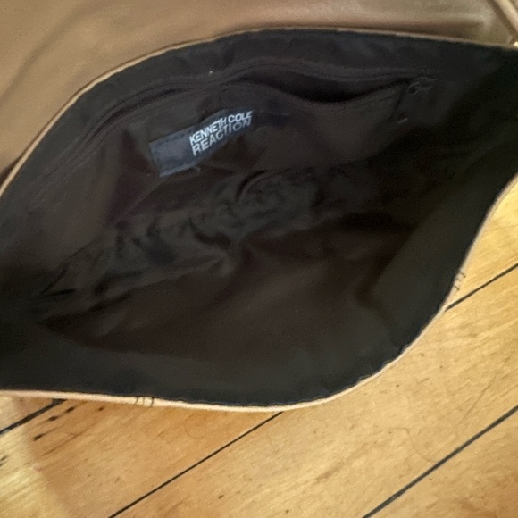 Kenneth Cole Reaction Tan Leather Bag with gold buckle detail - Picture 6 of 8